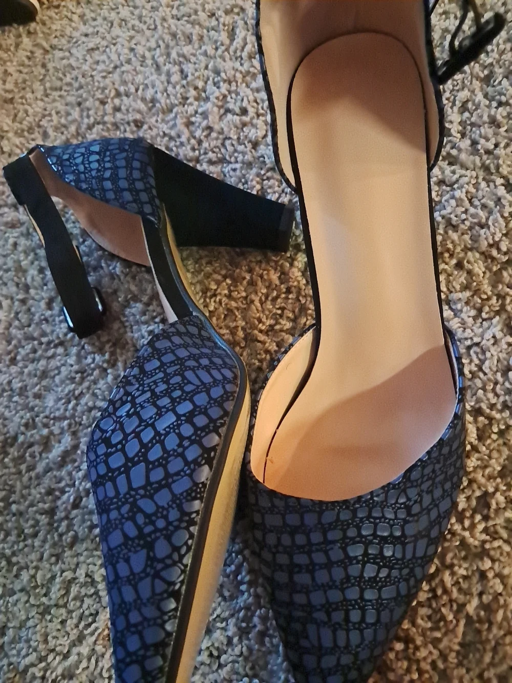 Pointed Toe Ankle-Strap Pumps in Navy Croc-Emboss - Picture 3 of 10